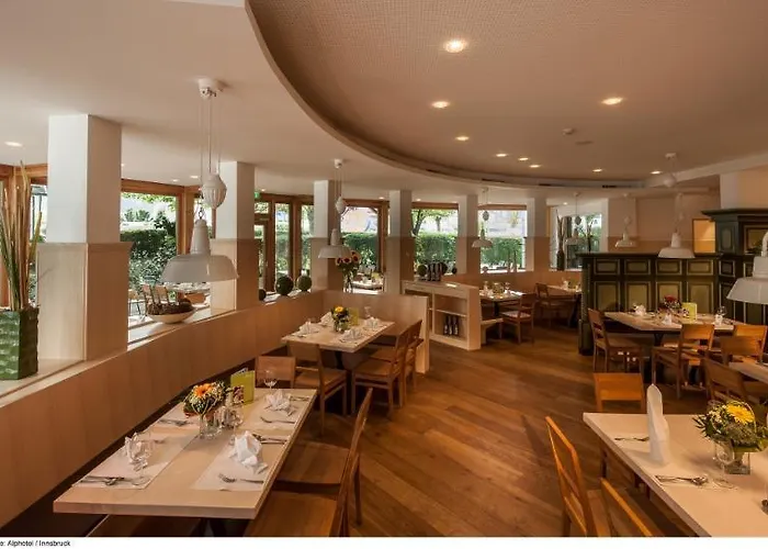 Alphotel Готель Інсбрук